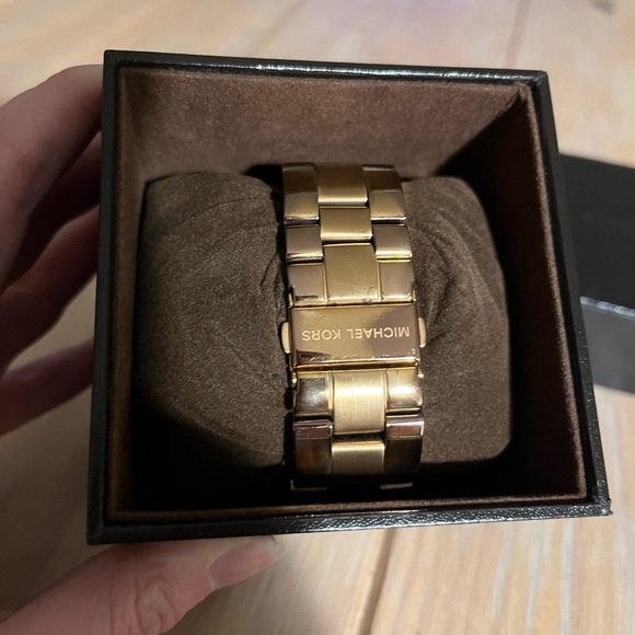 Michael Kors rose gold watch - Picture 2 of 3